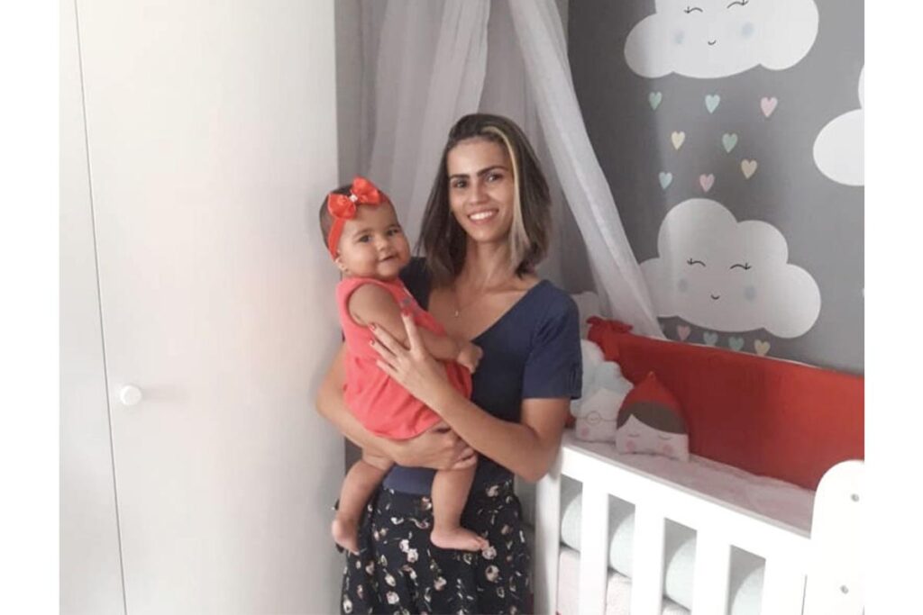 Carla deu à luz Lavínia, após perder sete bebês