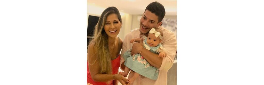Mayra Cardi com a família
