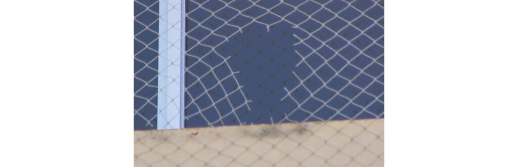 Janela do apartamento do pai e madrasta da menina de 8 anos