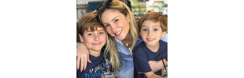 Claudia com os filhos Rafael e Davi