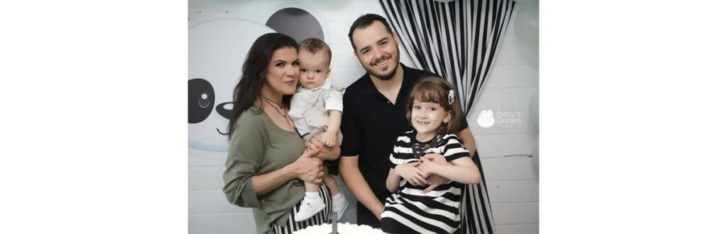 Luciane com o marido Renato e os filhos Maria Luíza e Isaac