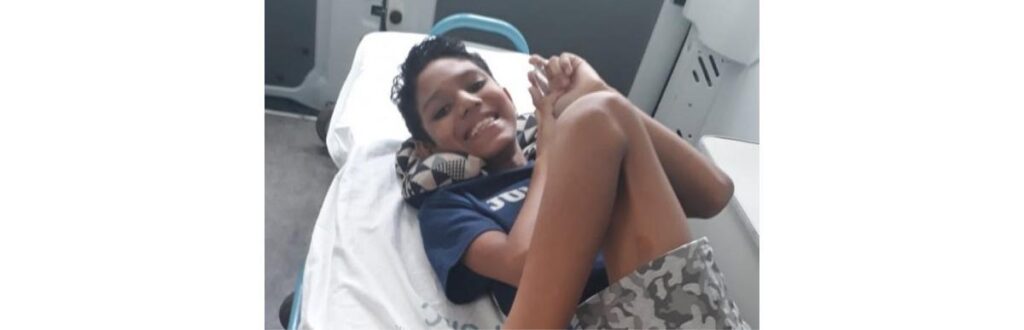 João de 10 anos, foi diagnosticado com câncer nos ossos