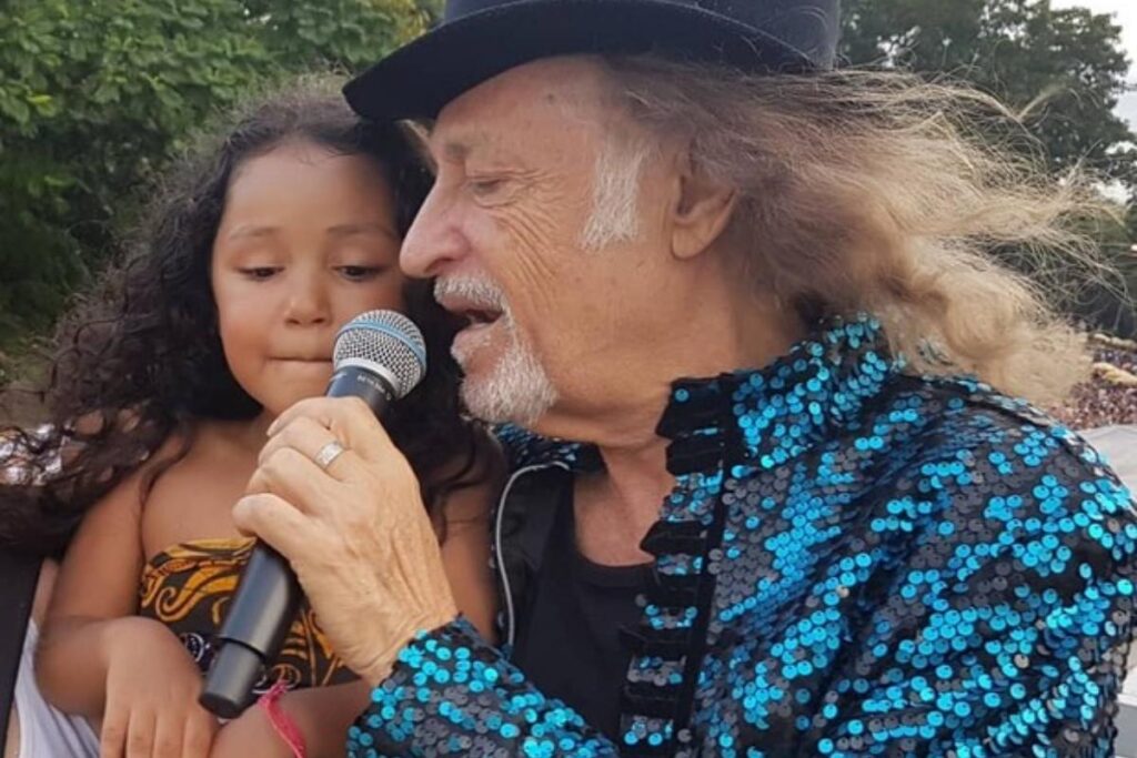 Stella é fã do cantor desde bem pequena.