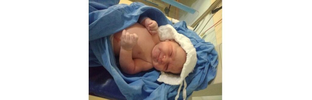 Dayane deu à luz poucos metros do hospital