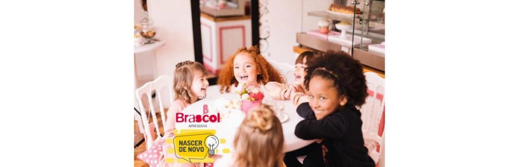 A influencer mirim Clarinha Jordão convidou 4 amigas para bater um papo especial sobre as mães