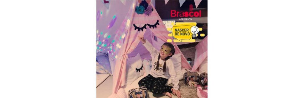 Lorena recebeu as amigas em casa com direito a recreação