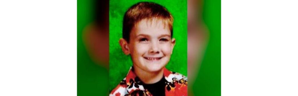 O adolescente pediu ajuda das pessoas na rua até ser ouvido pela polícia