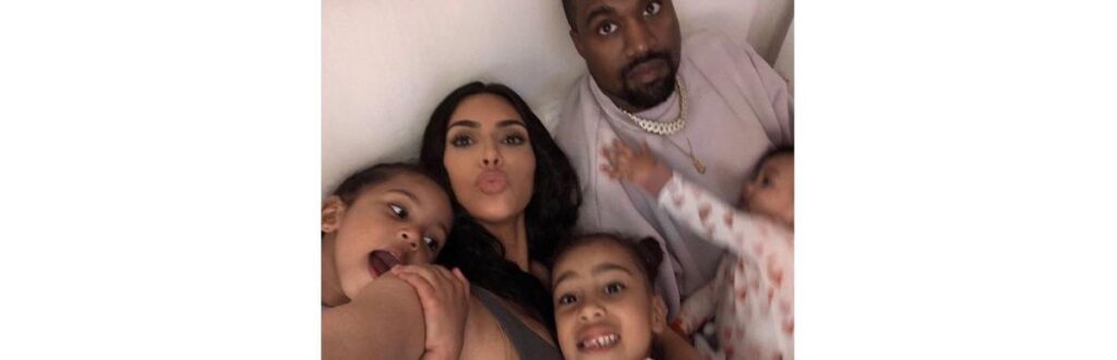 Primeira foto do quarto filho de Kim Kardashian foi publicada no Instagram da Socialite