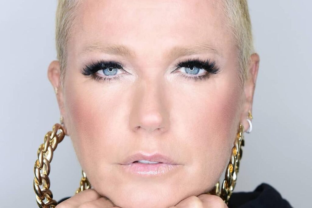 Xuxa Meneghel usando o filtro de criança do Snapchat