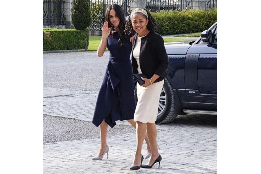 Meghan Markle com sua mãe Doria Ragland