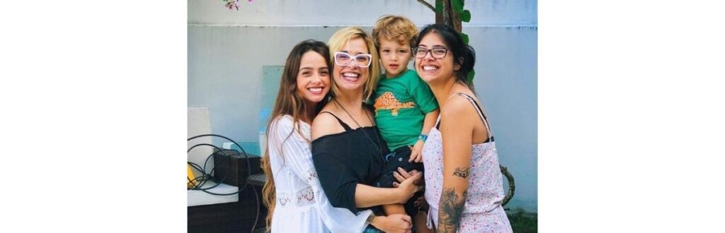 Seguidores comentam sobre aparência de Paloma e como ela parece irmã da filha