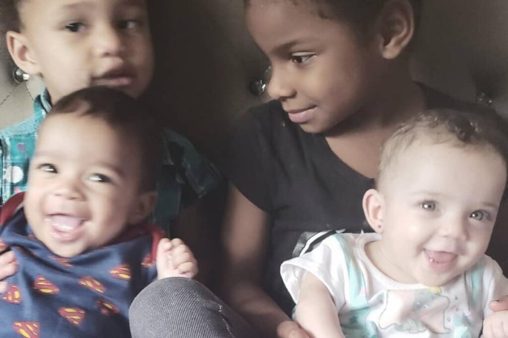 Os gêmeos tem até personalidades opostas