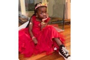 A menina se emocionou muito ao ver a turma pessoalmente