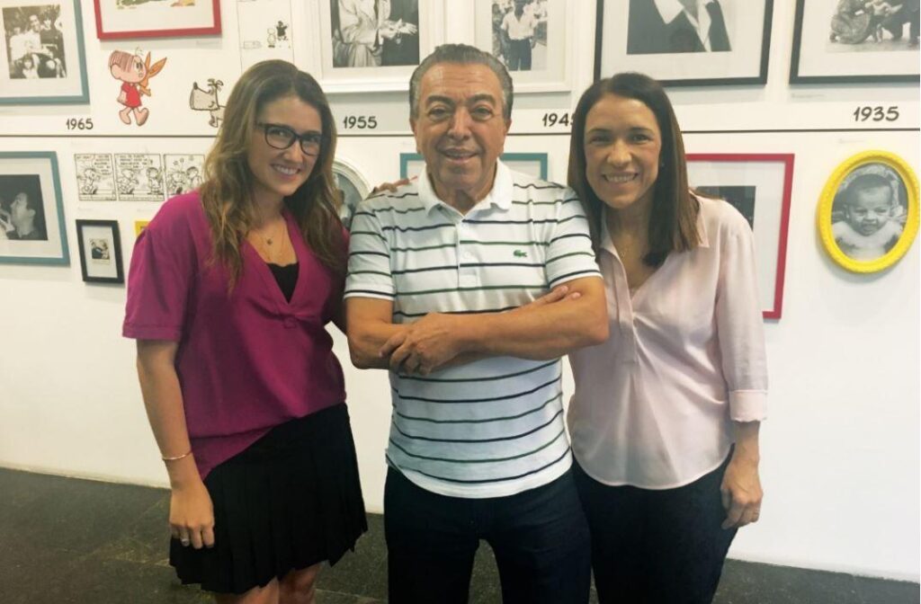 Taís e Roberta Bento, nossas colunistas e embaixadoras, ao lado de Maurício de Sousa