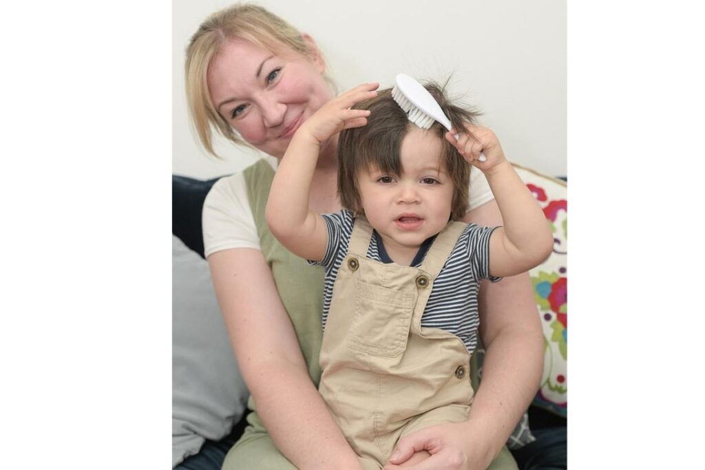 Arthur já nasceu cabeludo.