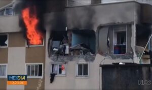 Incêndio em um apartamento em Curitiba deixa 3 adultos e 1 criança feridos