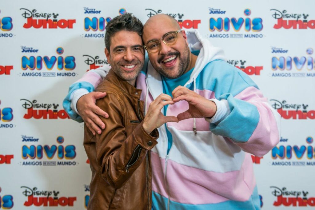 Vinicius Campos e Tiago Abravanel na coletiva de imprensa da série Nivis