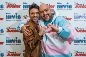 Vinicius Campos e Tiago Abravanel na coletiva de imprensa da série Nivis