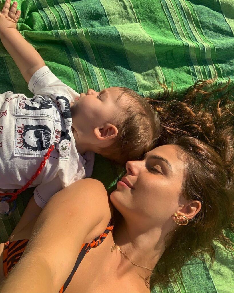 Isis Valverde é mãe de Rael