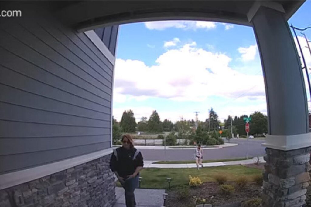 Menino foi roubado por duas mulheres