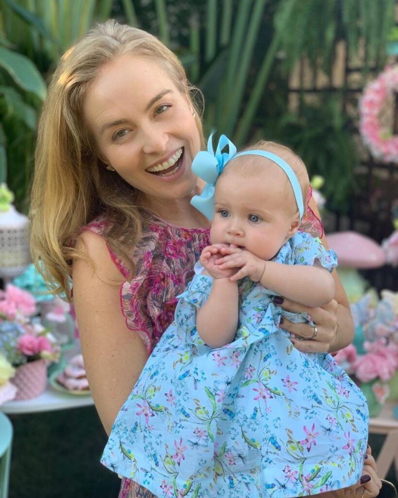 Angélica e tia da mãe da bebê