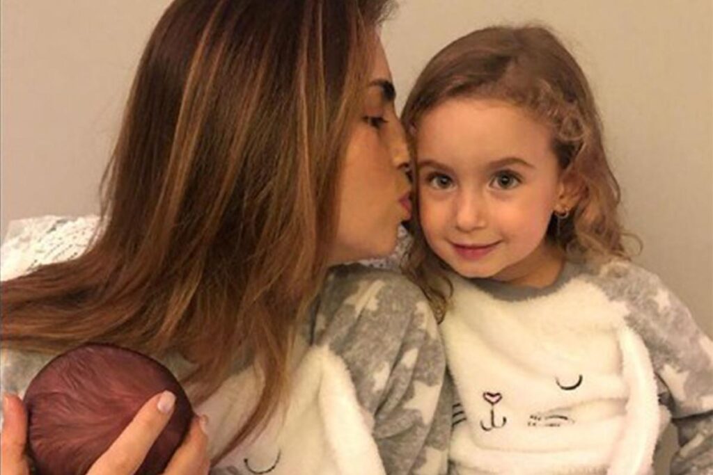 Quantas vezes elogiamos uma menina pela sua beleza, mas o menino por suas conquistas?