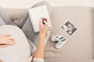 Mulher da à luz a filhos de outro casal por culpa de erro médico