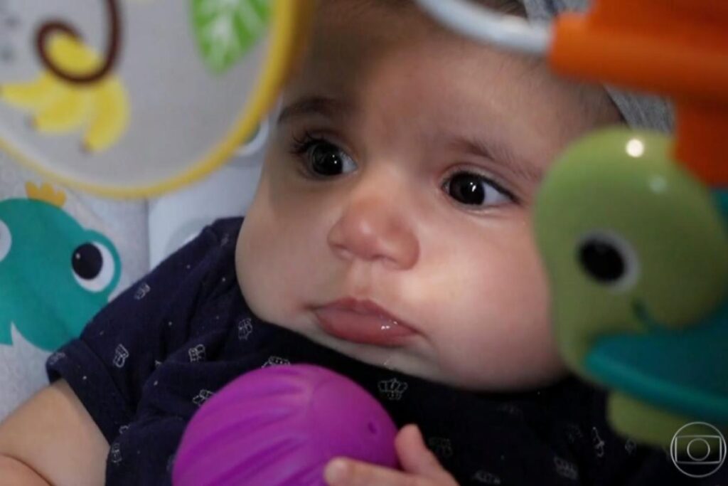 Laura foi diagnósticada com AME logo após o nascimento