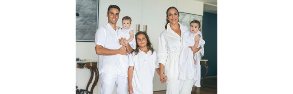 Ivete Sangalo passa tarde com a filha