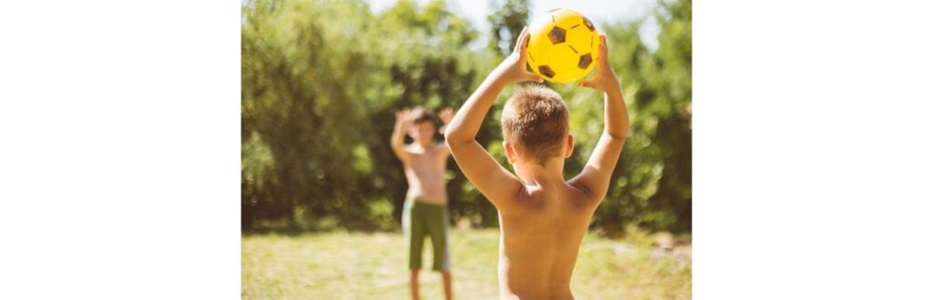 Que tal montar um circuito de obstáculos na sala?