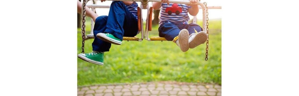 A mãe pediu que os filhos ficassem em silêncio durante as férias
