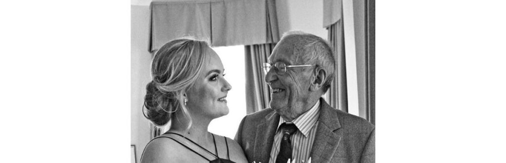 Keith já pintava a unha da esposa e quis agradar a neta