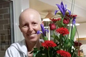 Linda não apresenta nenhum sinal de que o câncer pode voltar e está muito feliz com os filhos