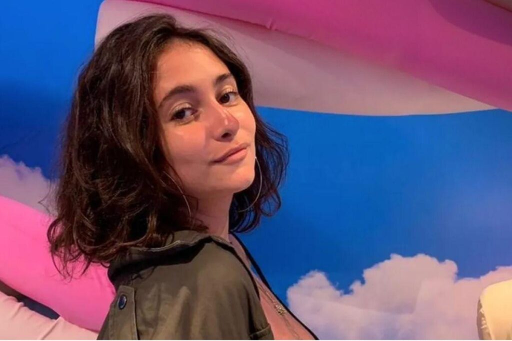 Fabiana assegurou que não tomou o champanhe, a taça era de um dos adultos