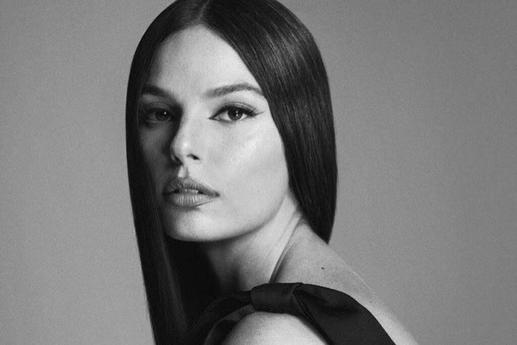 Isis está orgulhosa do filho