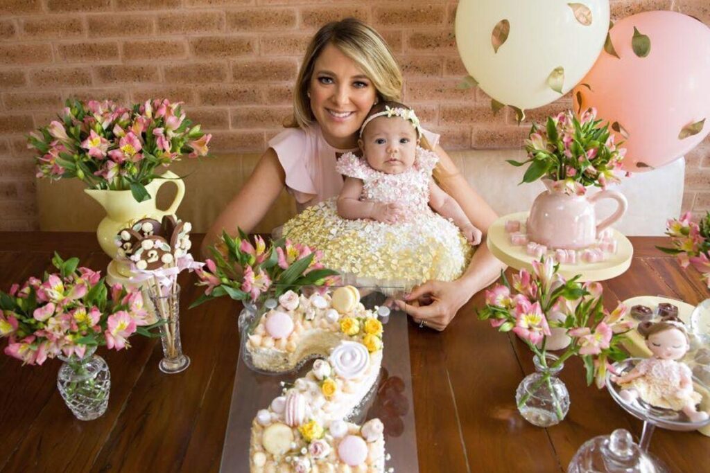 Ticiane Pinheiro é mãe de Rafaella e Manuella