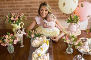 Ticiane Pinheiro é mãe de Rafaella e Manuella