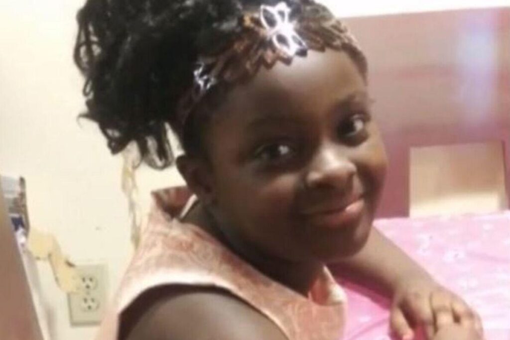 Ela se engasgou durante uma refeição na escola