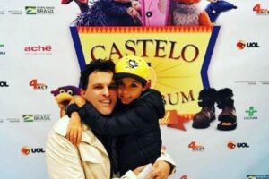 João Marcello Bôscoli publica foto com Eliana e filho