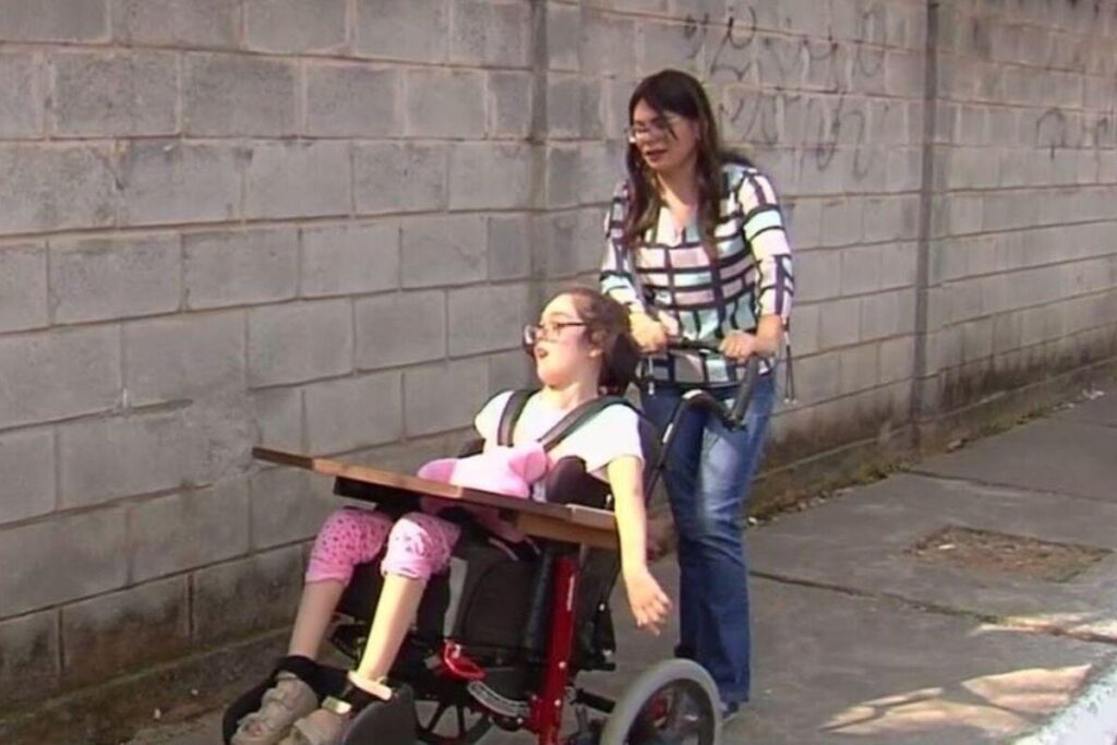 A recepcionista do local disse que a clínica não atendia cadeirantes