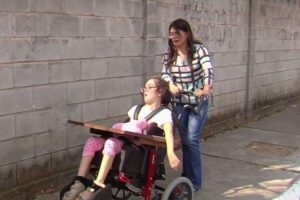 A recepcionista do local disse que a clínica não atendia cadeirantes