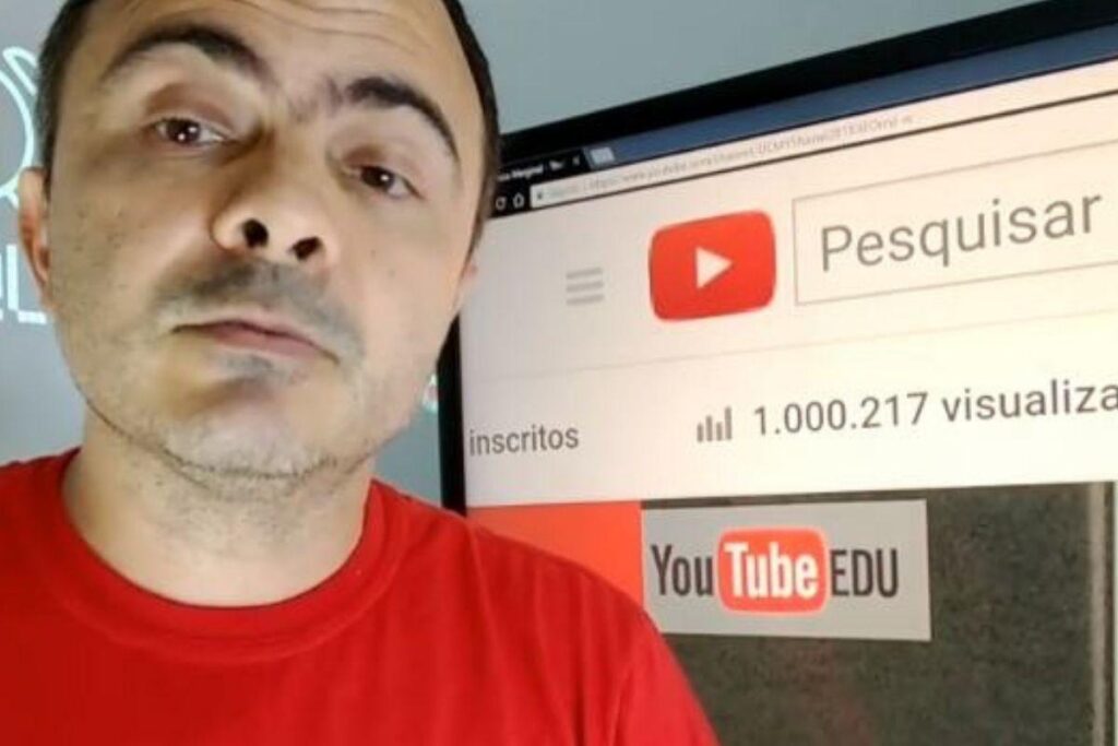 Idelfranio à esquerda e Iberê Thenório à direita do canal Manual do Mundo