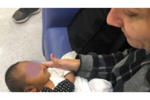 A mulher estava tentando desembarcar