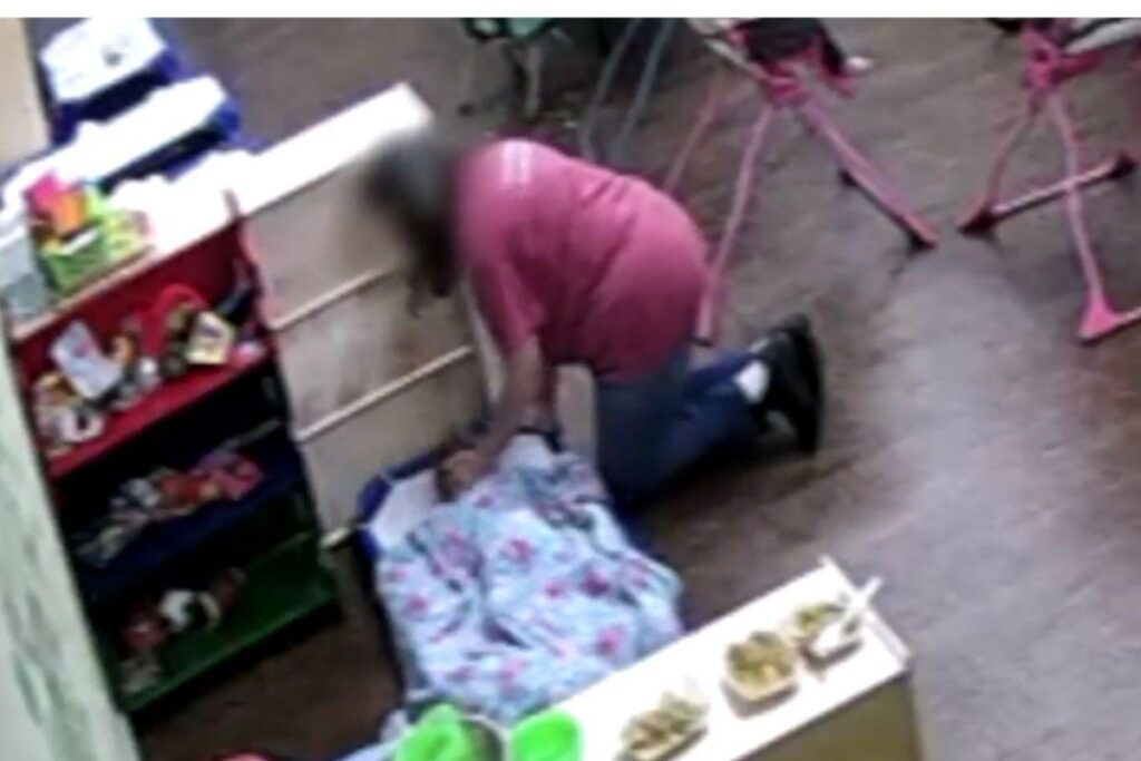 A Funcionária ainda não recebeu nenhum punição! Um absurdo!