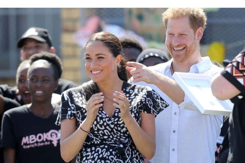 Meghan Marke e Harry chagaram à África