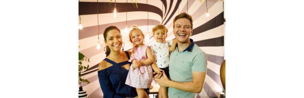 Melinda e Teodoro fazem sucesso no Instagram dos pais