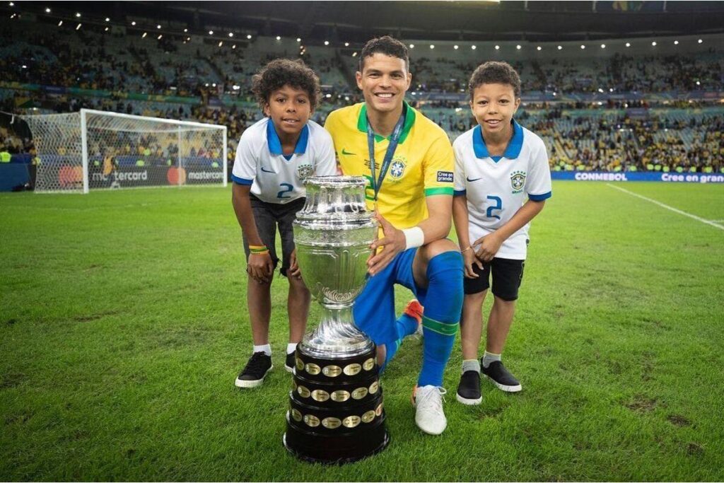 Thiago Silva é pai de Isago e Iago
