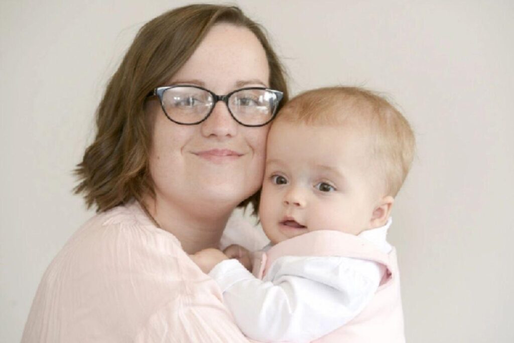 A família viveu em um hotel para poder ver a filha todos os dias