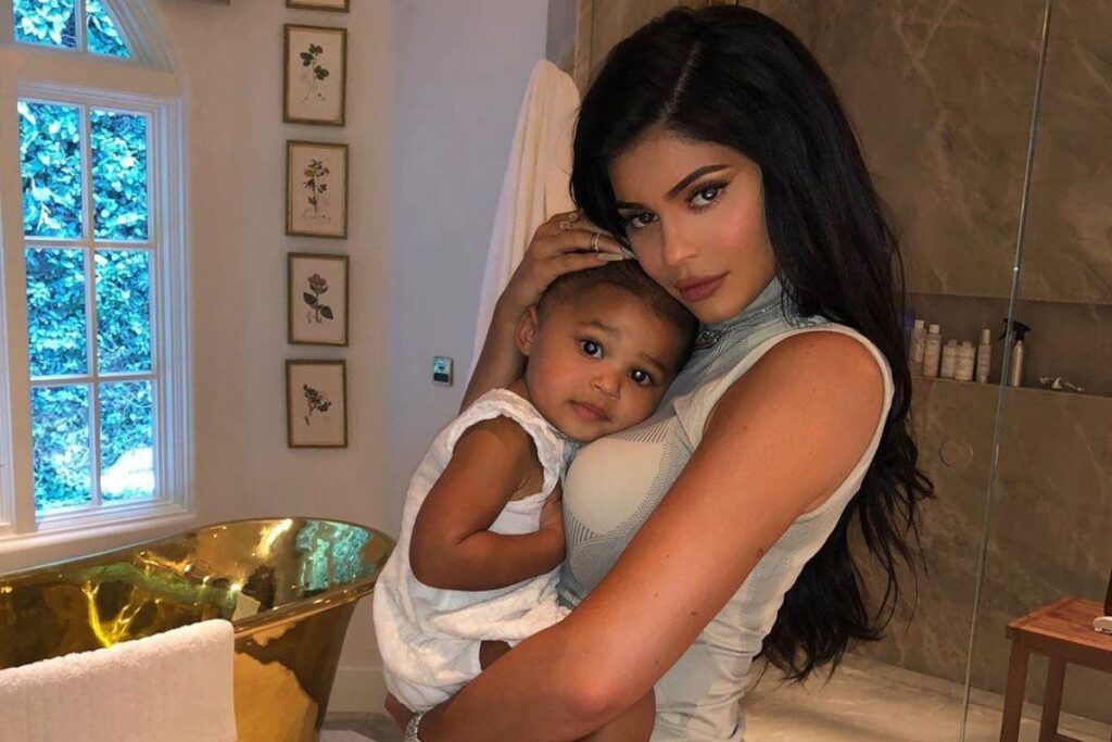 Kylie Jenner e a filha Stormi
