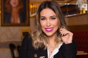 Bella Falconi é mãe de Vicky e Stella